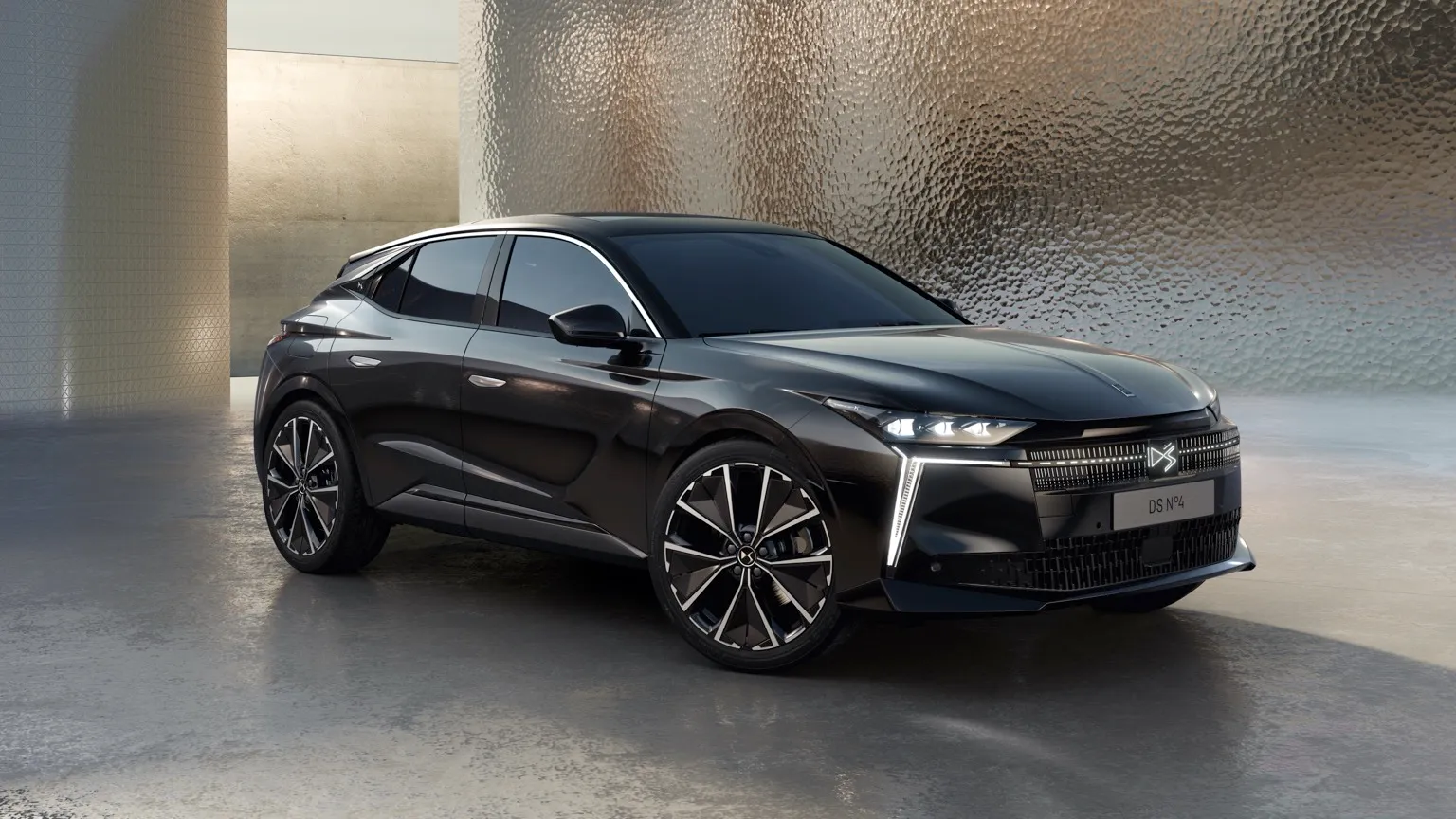 DS Automobiles N°4