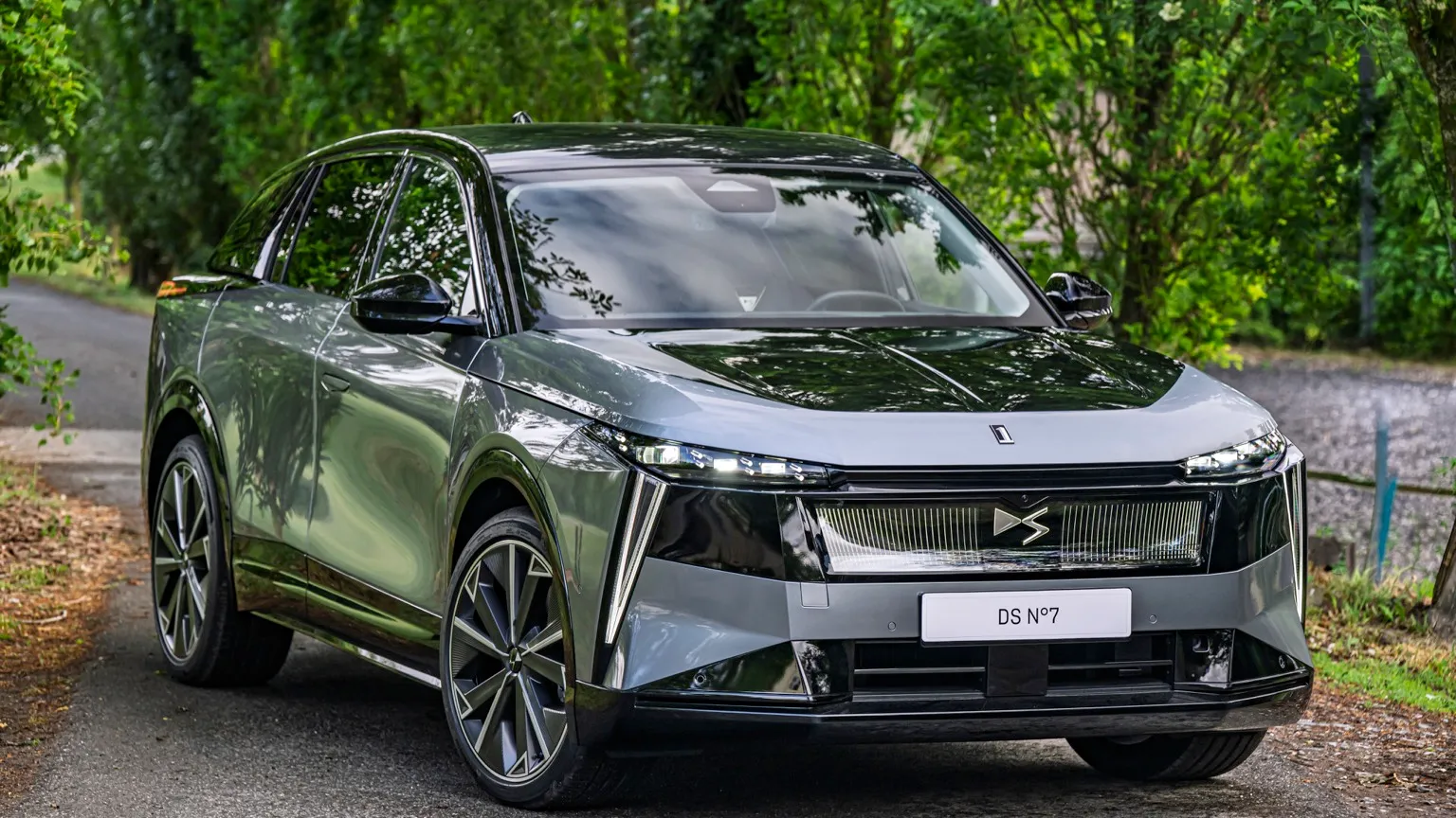 DS Automobiles N°7