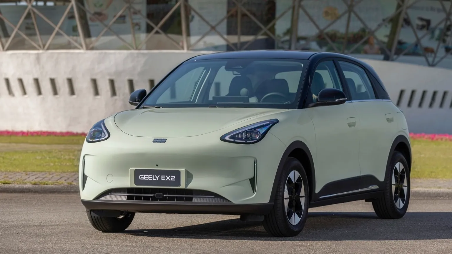 Geely E2
