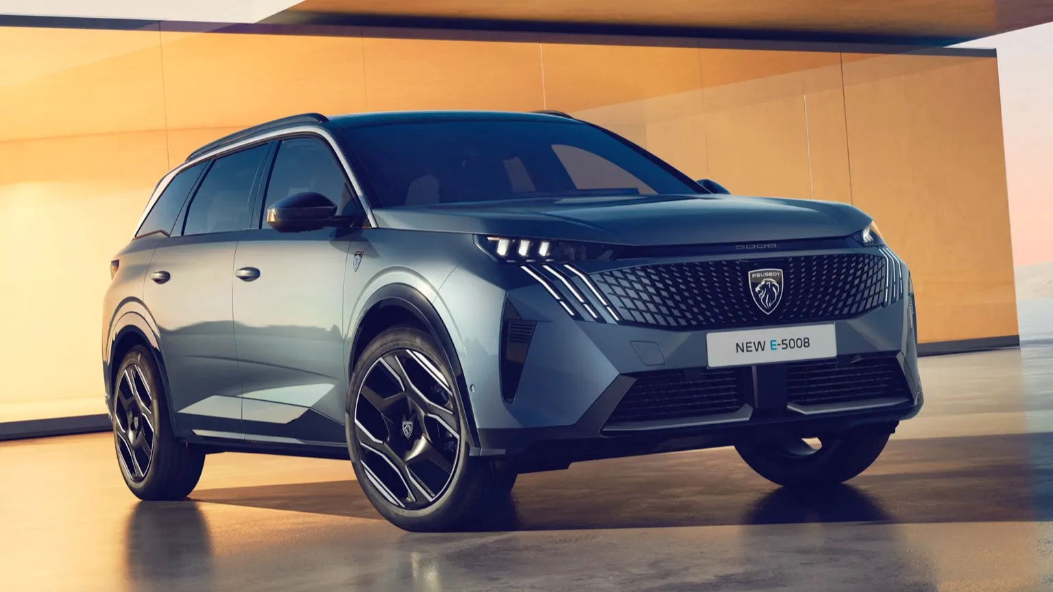 Peugeot e-5008